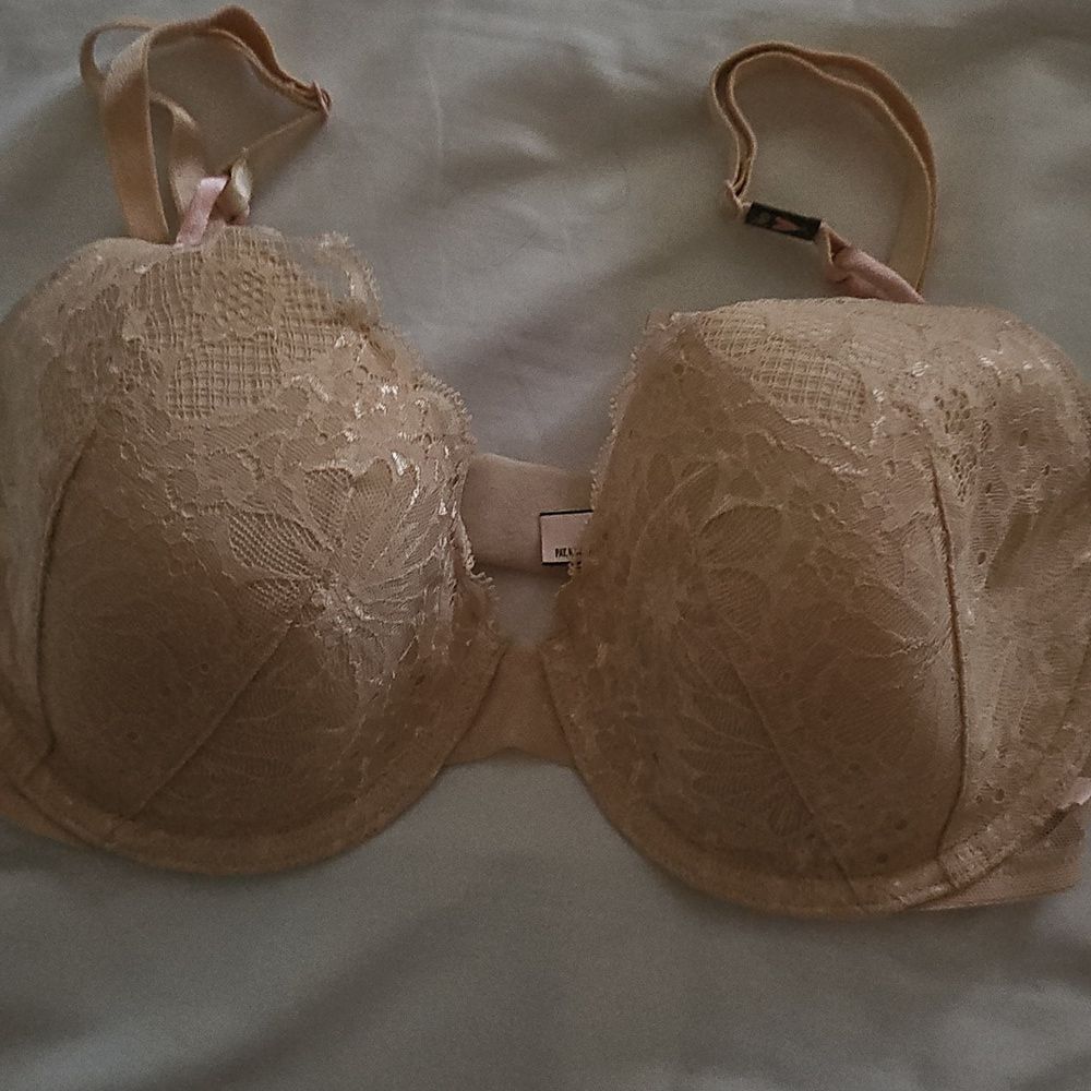 Sexy tee lightly lined demi 36D